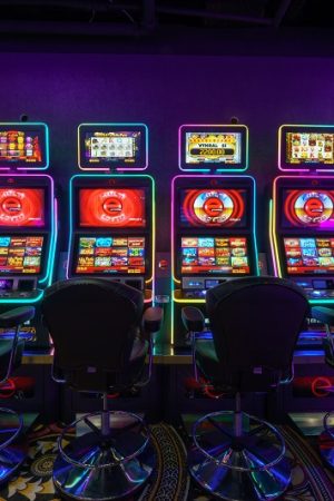 Before Switching to Any Online Casinos, Check Reviews and Play Slots Games